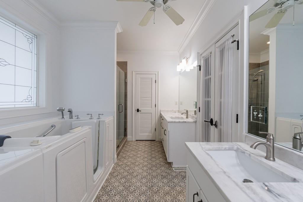 267 Sharp Mountain Parkway Jasper, GA 30143 - Photo 21 of 55 a bathroom with a tub sink and mirror