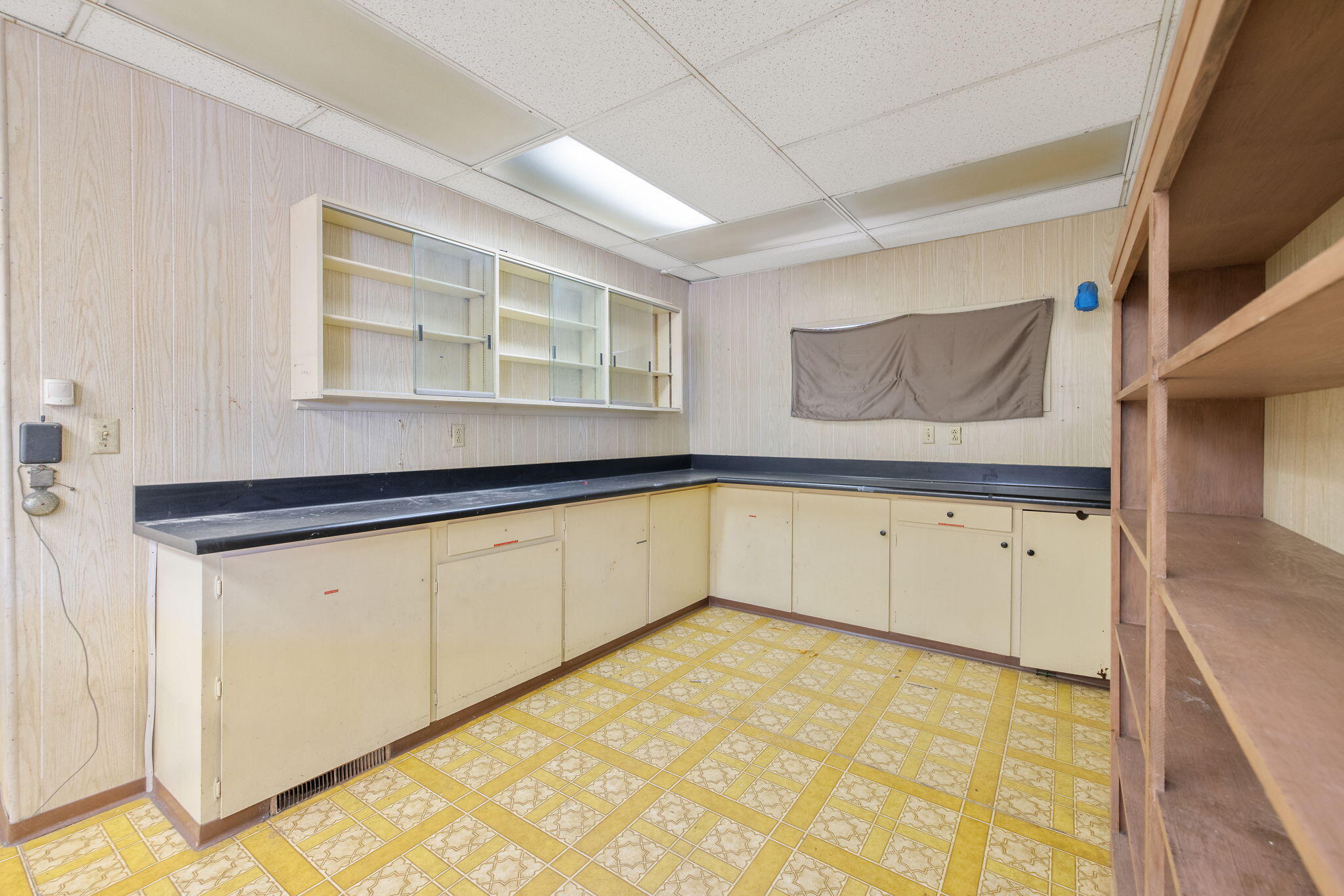 241 South F Street Exeter, CA 93221 - Photo 14 of 34 14-web-or-mls-713A7245