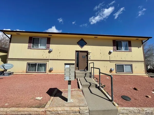 $450,000 | 1529 Oakshire Lane, Pueblo, CO 81001
