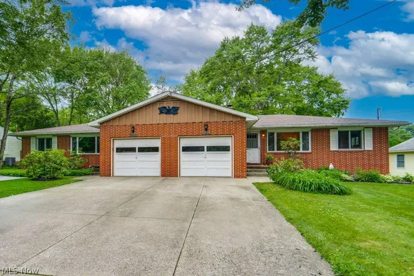 $299,900 | 4748-4752 Sunnyside Drive, Stow, OH 44224