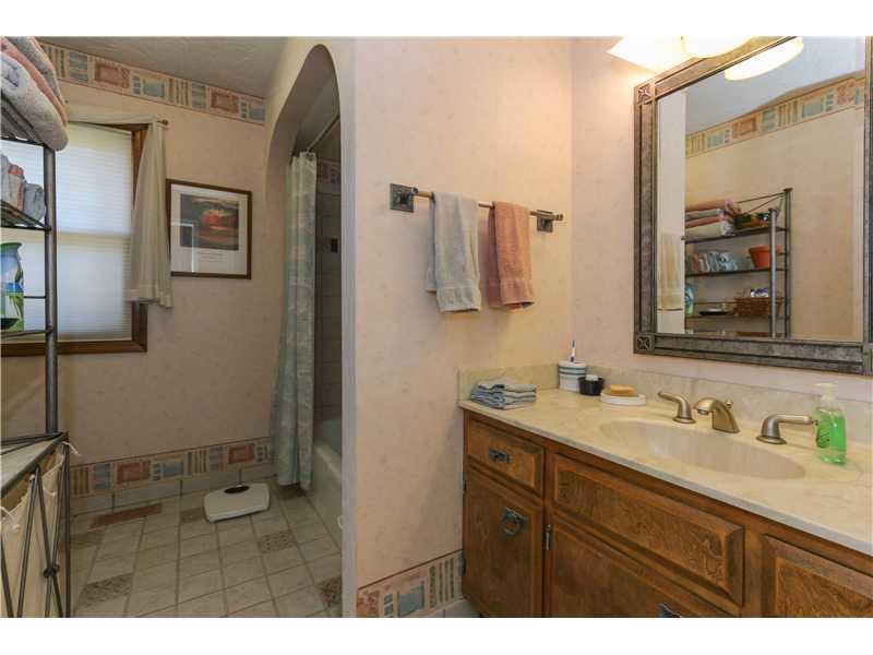 606 Valley Way Road Greenwood, IN 46142 - Photo 16 of 21 Gallery Image 16