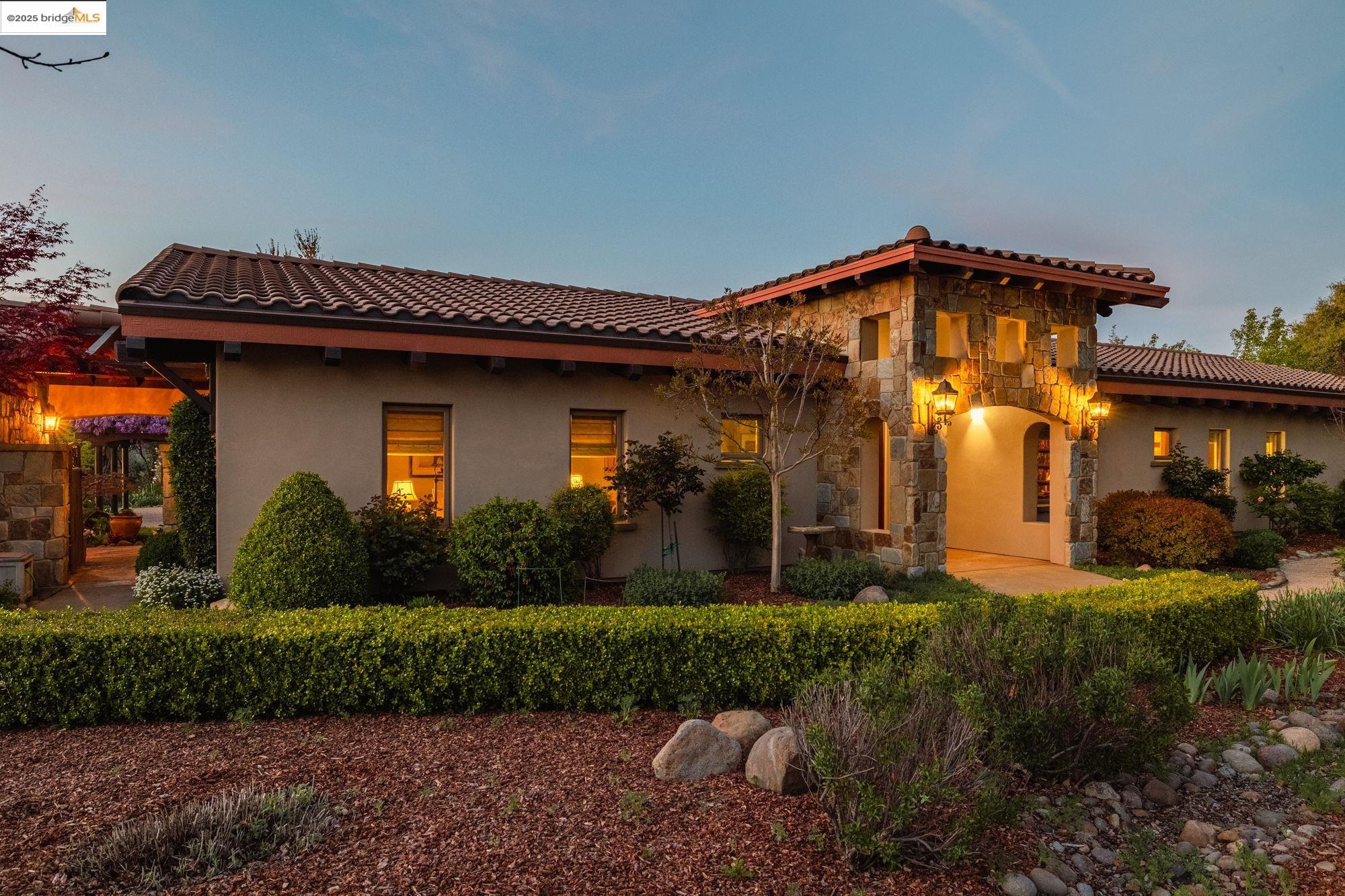 10270 Slate Rim Road Sonora, CA 95370 - Photo 4 of 55 a front view of a house with garden