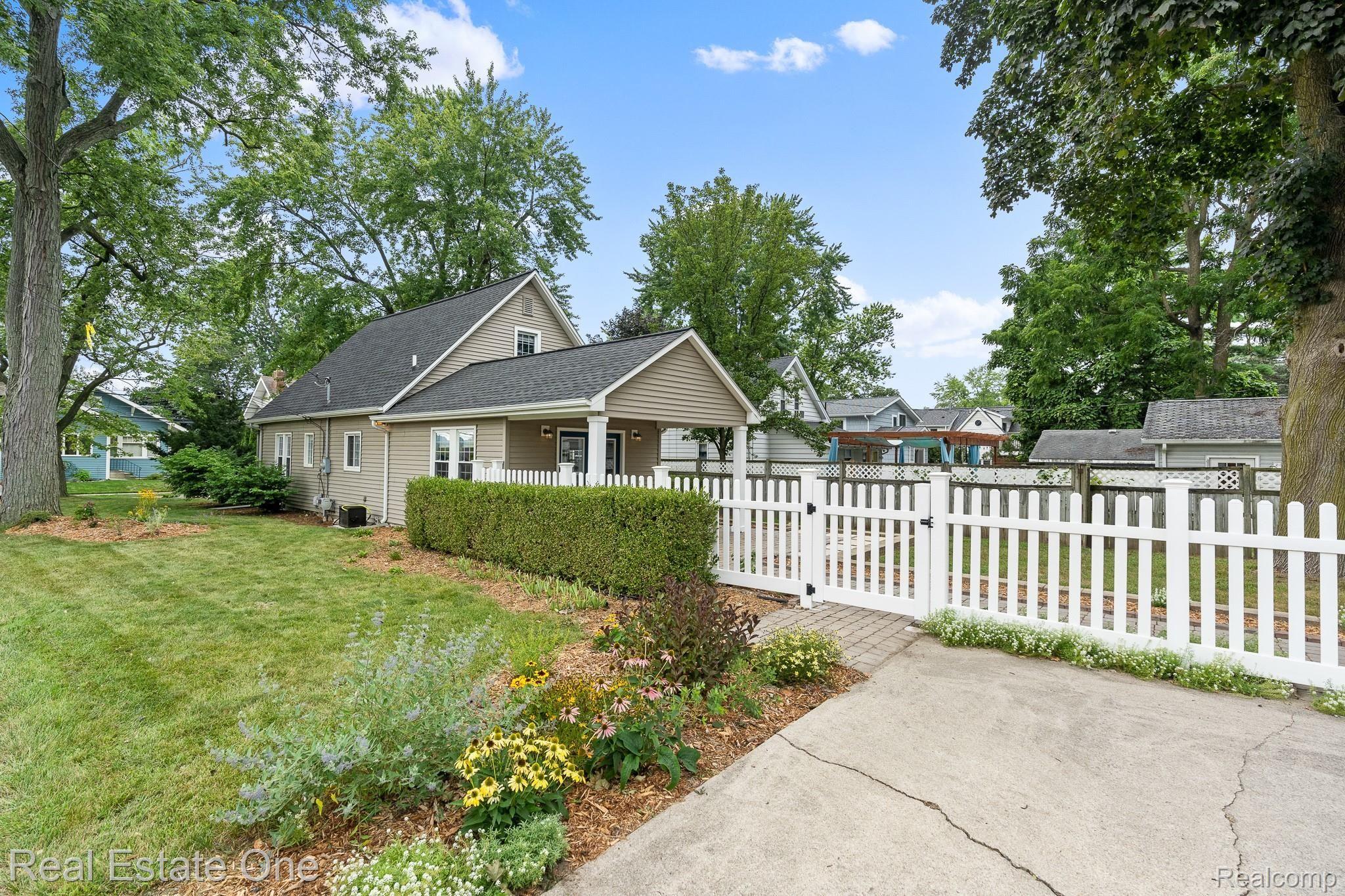 116 Albertson Street Rochester, MI 48307 - Photo 24 of 29 116 Albertson MLS-W035.jpg