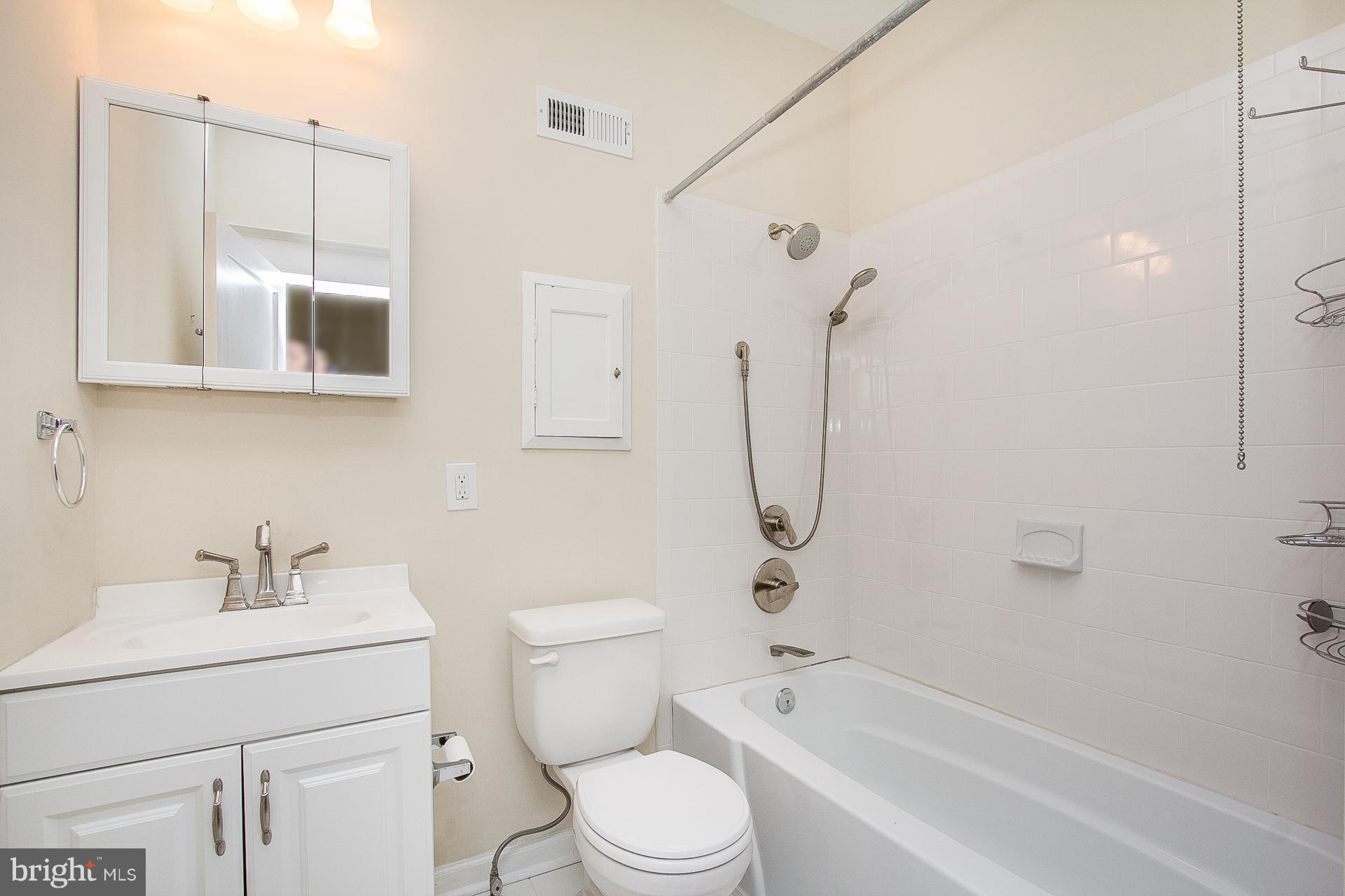 4218 Falls Road Baltimore, MD 21211 - Photo 16 of 30 Bath