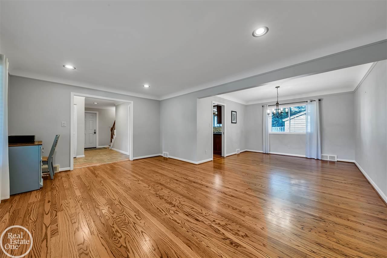 1110 Canterbury Road Grosse Pointe, MI 48236 - Photo 3 of 39 50026151-2.JPG