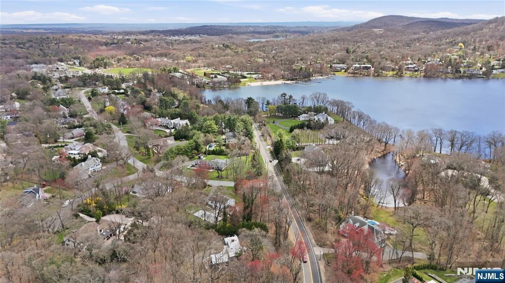 947 Franklin Lake Road Franklin Lakes, NJ 07417 - Photo 33 of 36