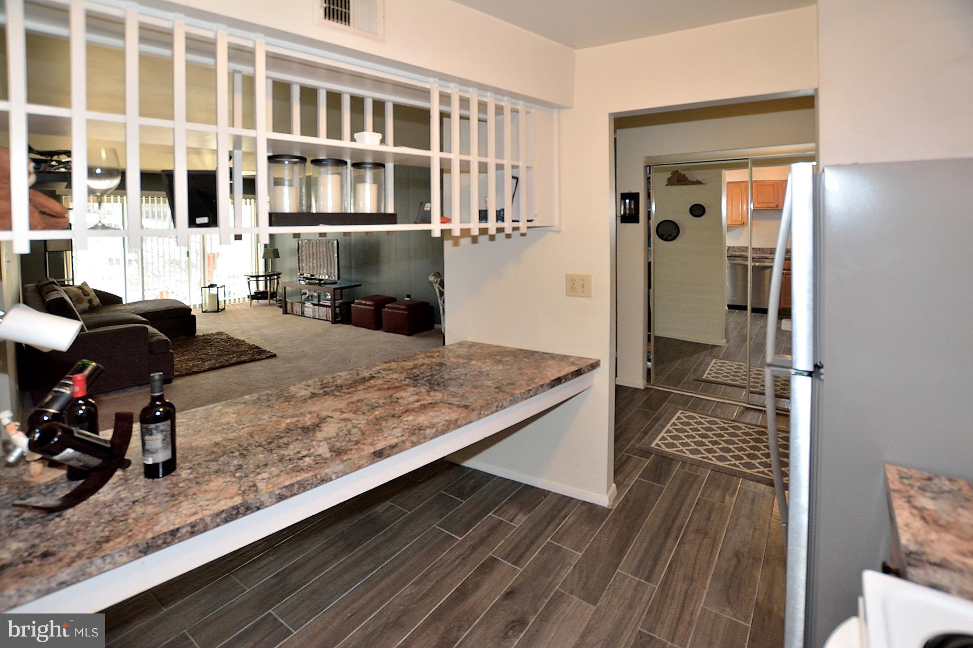 5822 Royal Ridge Drive, Unit M Springfield, VA 22152 - Photo 4 of 16 Up-dated Kitchen