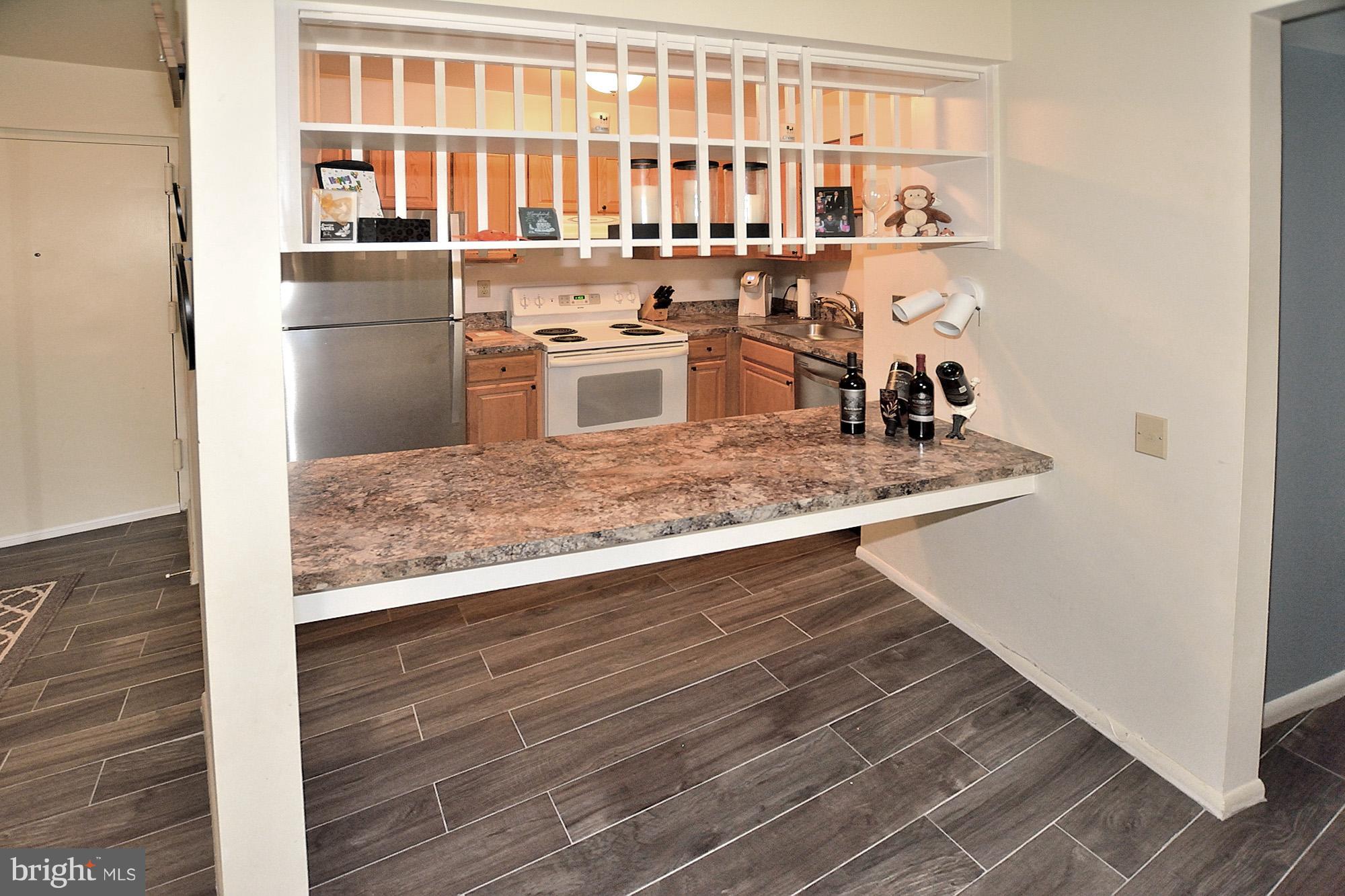 5822 Royal Ridge Drive, Unit M Springfield, VA 22152 - Photo 5 of 16 Kitchen