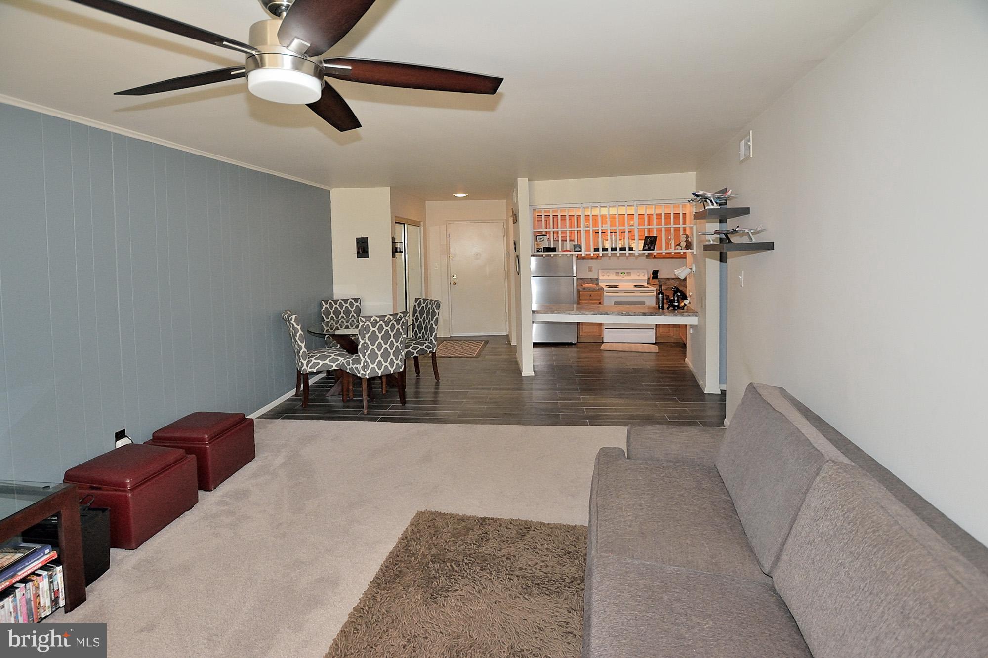 5822 Royal Ridge Drive, Unit M Springfield, VA 22152 - Photo 8 of 16 Living Room