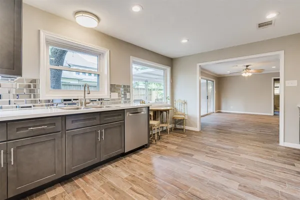 $3,000 | 5310 Carew Street, Houston, TX 77096