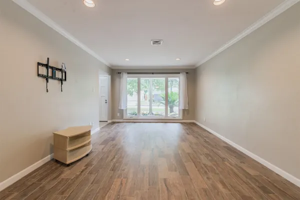 $3,000 | 5310 Carew Street, Houston, TX 77096