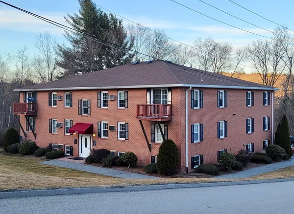 $1,700 | 297 Ashland Avenue, Unit 16, Southbridge, MA 01550