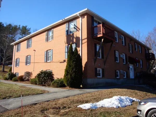 $1,700 | 297 Ashland Avenue, Unit 16, Southbridge, MA 01550