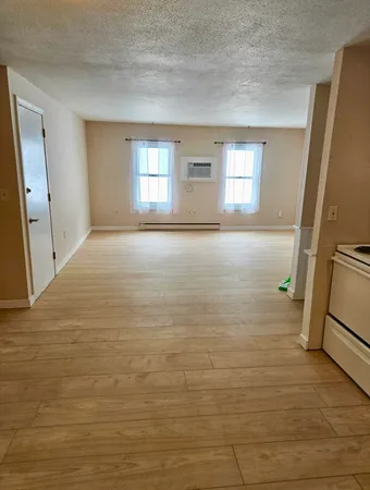 $1,700 | 297 Ashland Avenue, Unit 16, Southbridge, MA 01550