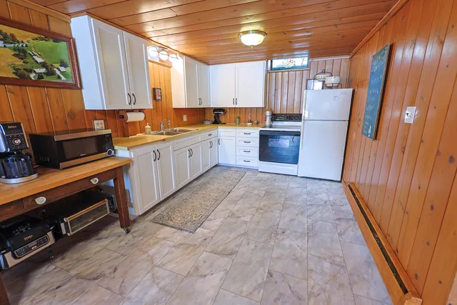 $625,000 | 6490 145th Avenue, Holland, MI 49423