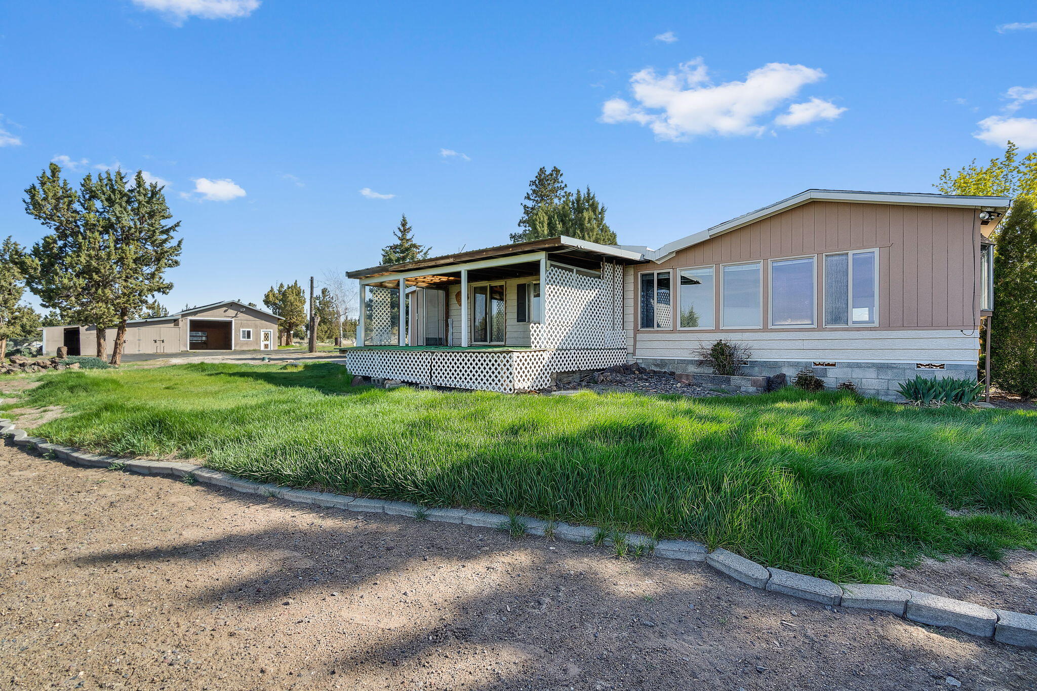 16568 Southwest Steelhead Road Terrebonne, OR 97760 - Photo 7 of 42 2025_04_24_16568_sw_stealhead_road_crr-7