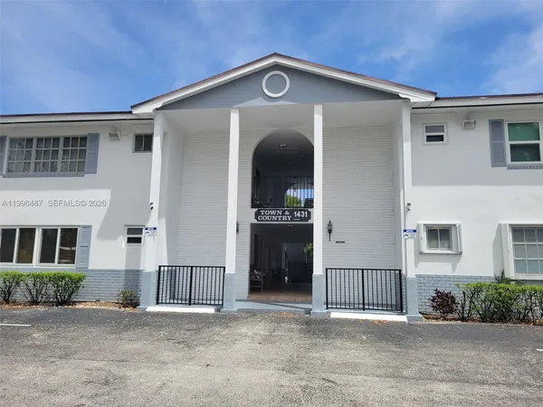 $1,500 | 1431 South 14th Avenue, Unit 114, Hollywood, FL 33020