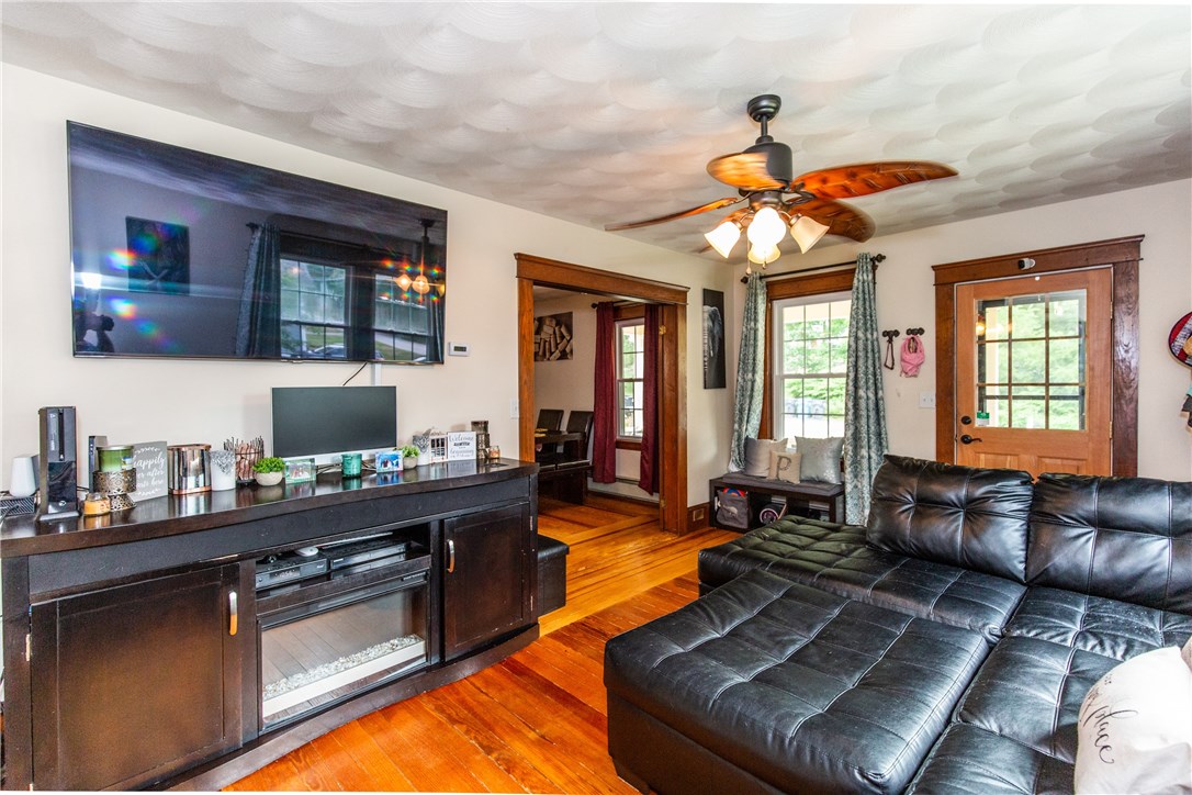 396 Main Street Scituate, RI 02831 - Photo 4 of 50 Gallery Image 4