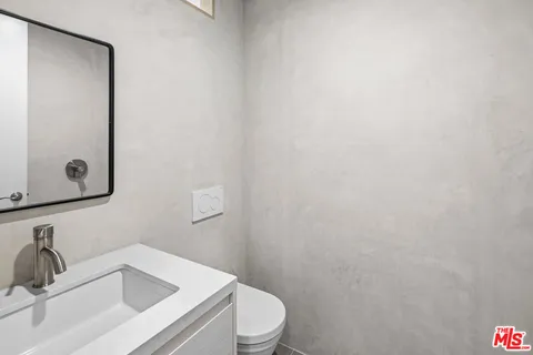 $1,895,000 | 930 California Avenue, Unit 301, Santa Monica, CA 90403