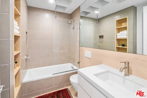$1,795,000 | 930 California Avenue, Unit 301, Santa Monica, CA 90403