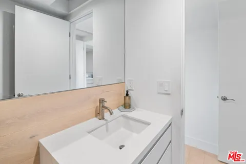 $1,895,000 | 930 California Avenue, Unit 301, Santa Monica, CA 90403