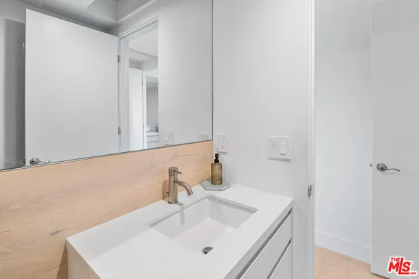$1,895,000 | 930 California Avenue, Unit 301, Santa Monica, CA 90403