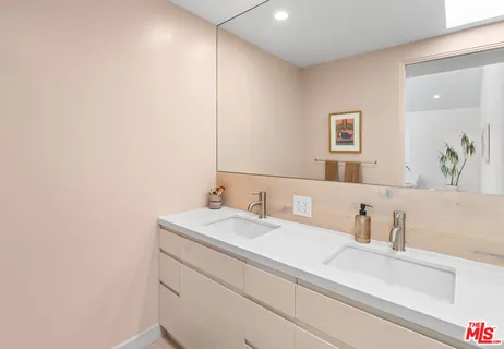 $1,895,000 | 930 California Avenue, Unit 301, Santa Monica, CA 90403