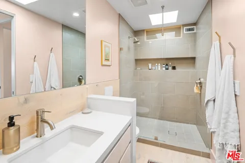 $1,895,000 | 930 California Avenue, Unit 301, Santa Monica, CA 90403