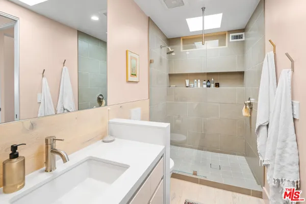 $1,895,000 | 930 California Avenue, Unit 301, Santa Monica, CA 90403