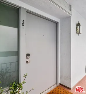 $1,895,000 | 930 California Avenue, Unit 301, Santa Monica, CA 90403