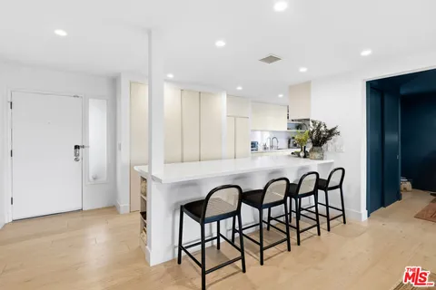 $1,895,000 | 930 California Avenue, Unit 301, Santa Monica, CA 90403