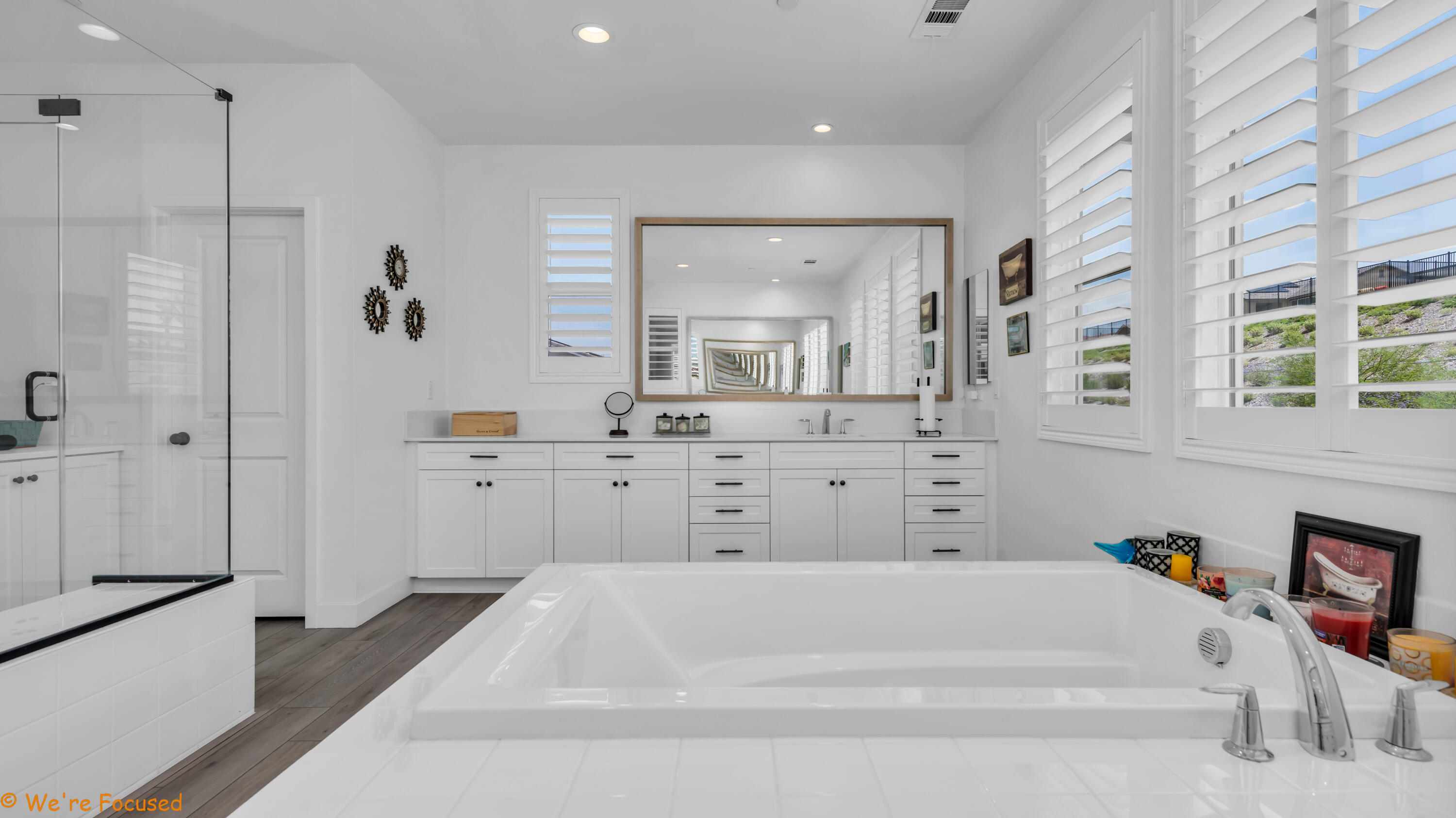 17126 Blue Lake Court Riverside, CA 92503 - Photo 55 of 75 a bathroom with a tub a sink and a mirror