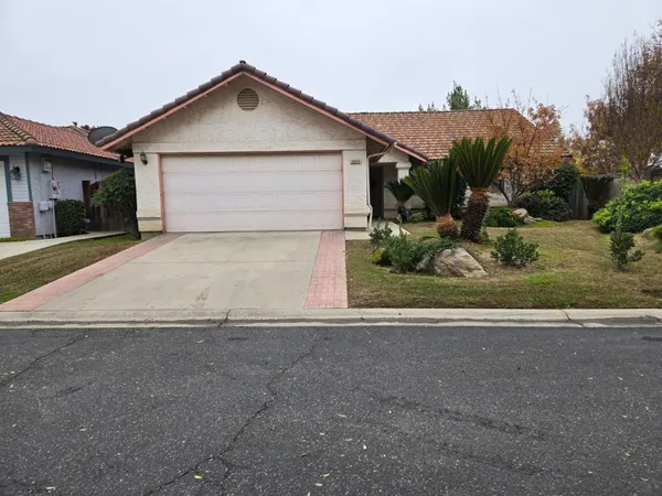 $430,000 | 2645 Fowler Avenue, Clovis, CA 93611