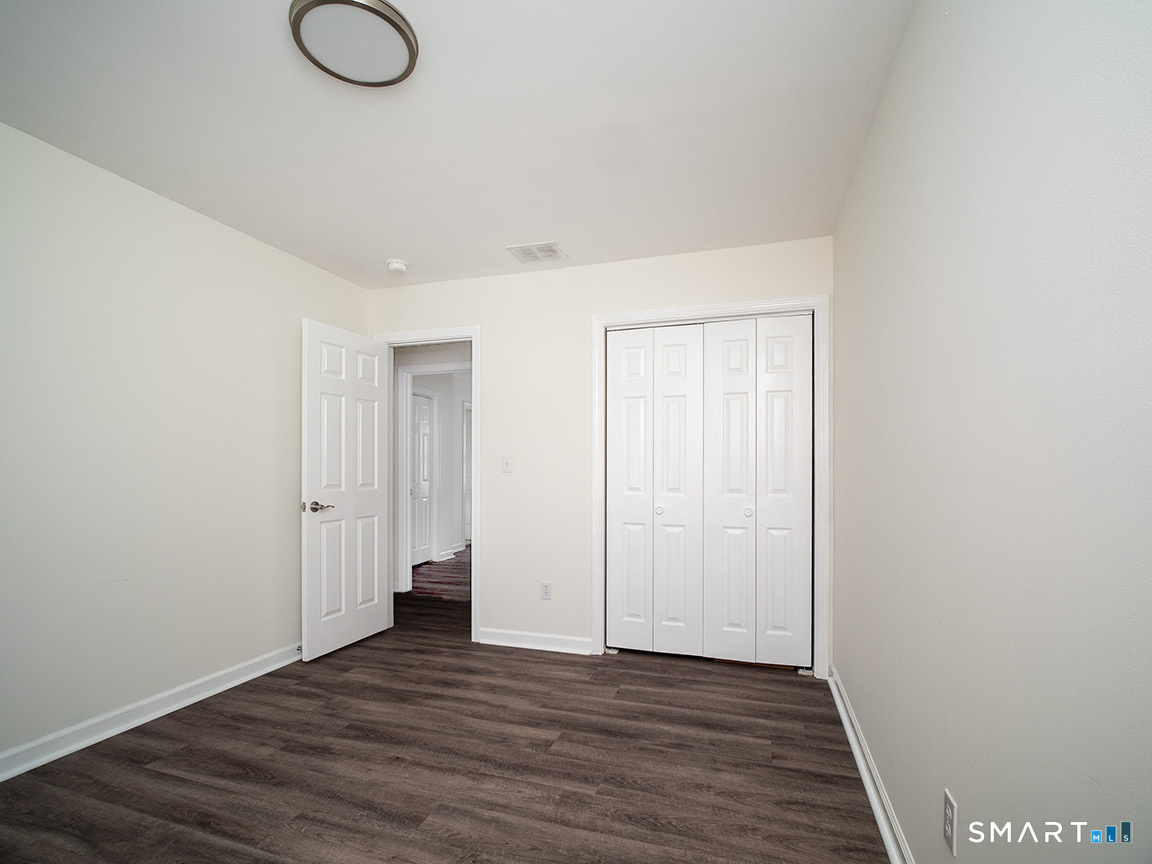 81 Old Stratfield Road Fairfield, CT 06825 - Photo 22 of 37