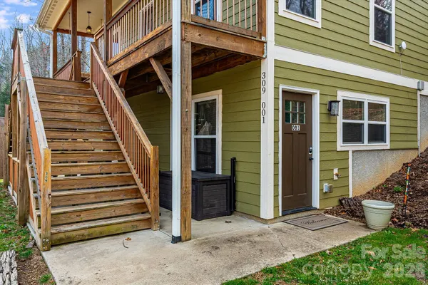 a view of a house with entryway and stairs