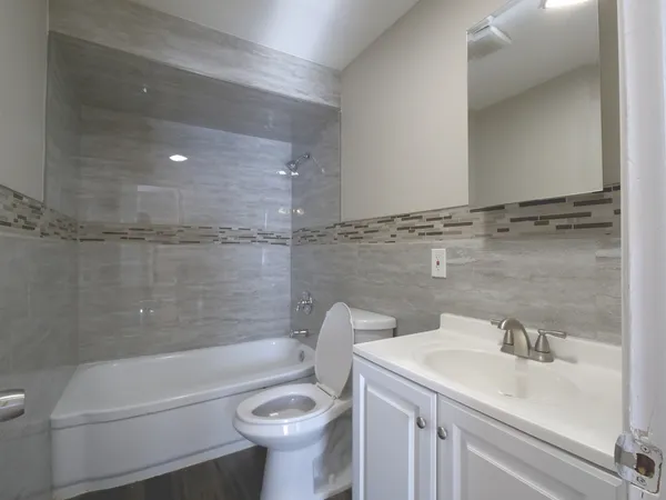 $139,900 | 572 Douglas Avenue, Calumet City, IL 60409