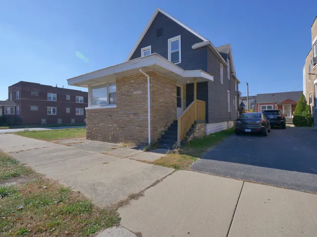 $200,000 | 572 Douglas Avenue, Calumet City, IL 60409