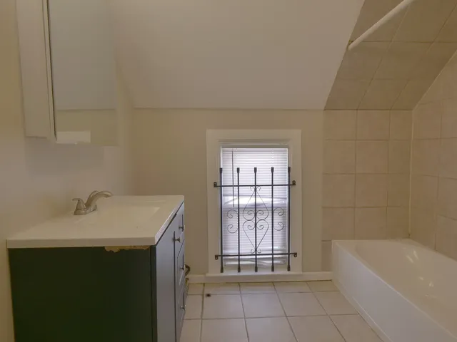 $200,000 | 572 Douglas Avenue, Calumet City, IL 60409