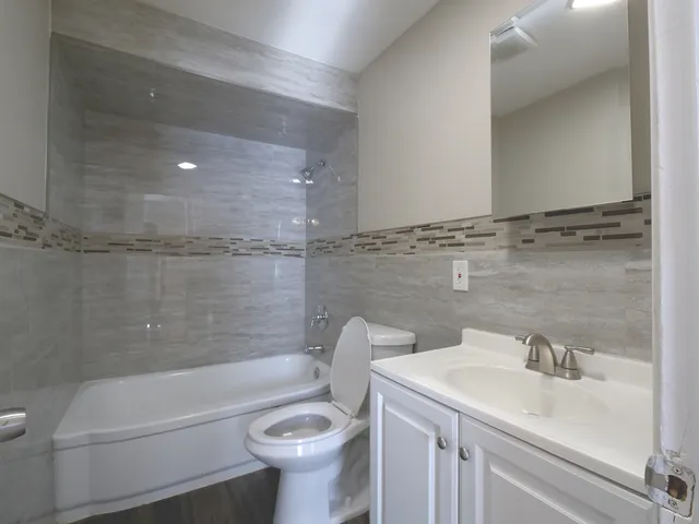 $200,000 | 572 Douglas Avenue, Calumet City, IL 60409