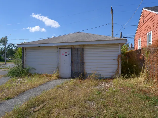 $200,000 | 572 Douglas Avenue, Calumet City, IL 60409