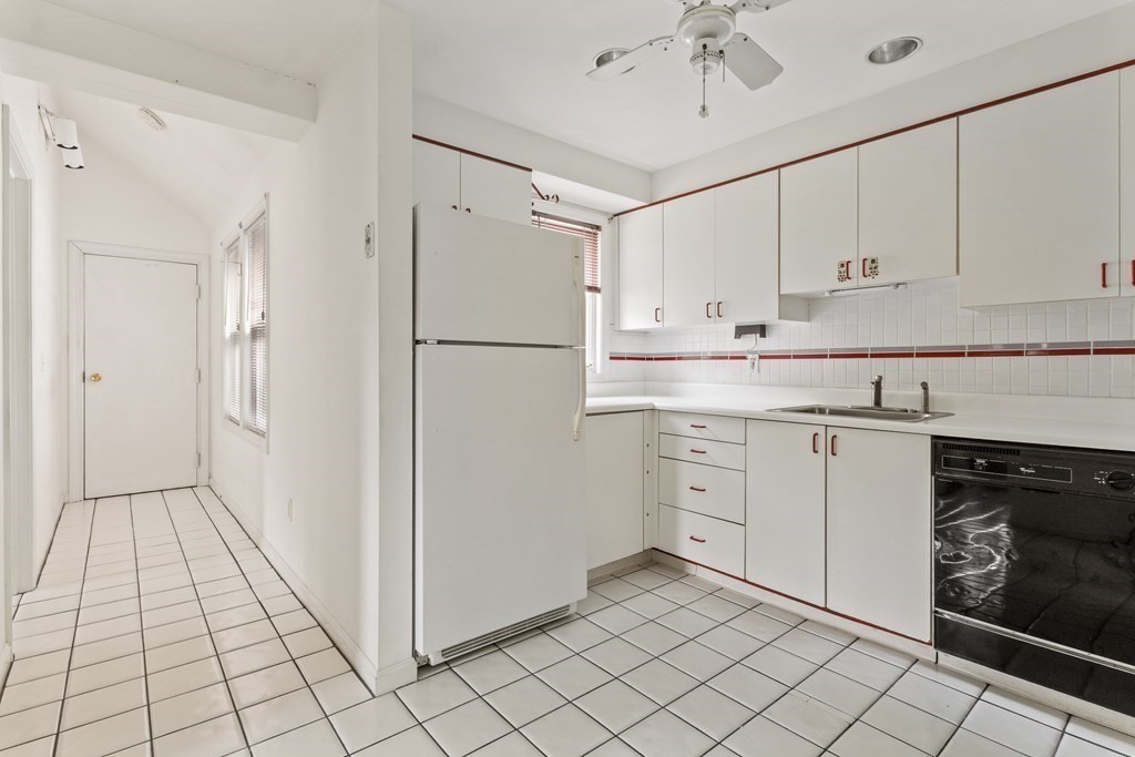 29 Ledgebrook Drive, Unit 29 Blackstone, MA 01504 - Photo 26 of 38