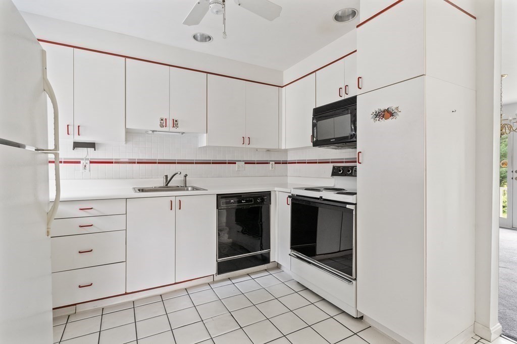 29 Ledgebrook Drive, Unit 29 Blackstone, MA 01504 - Photo 28 of 38