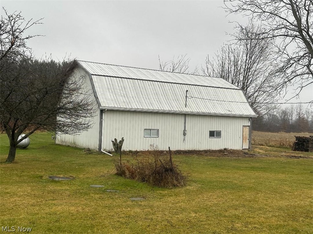 21367 Quarry Road Wellington, OH 44090 - Photo 2 of 25