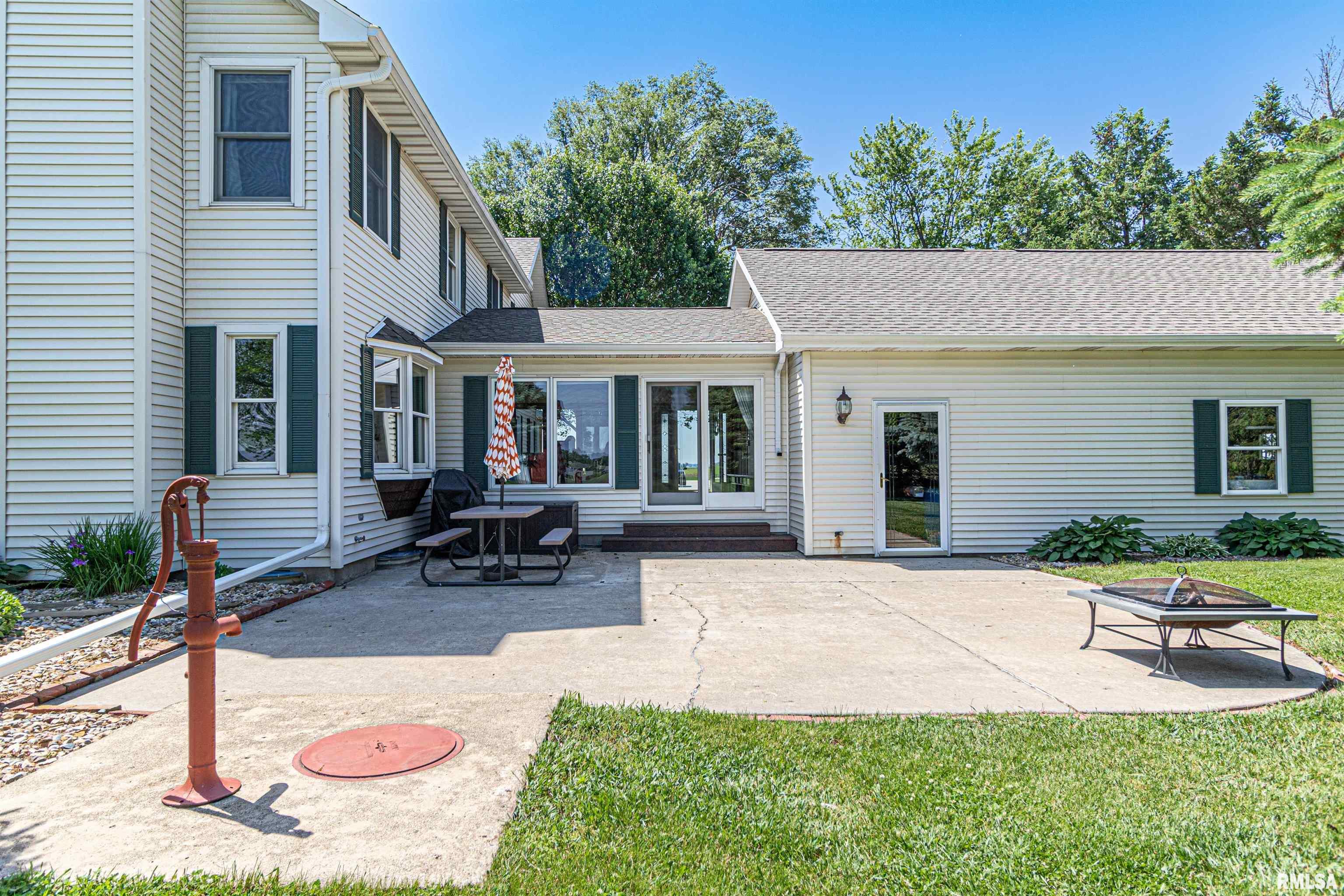 701 East Queenwood Road Morton, IL 61550 - Photo 14 of 57