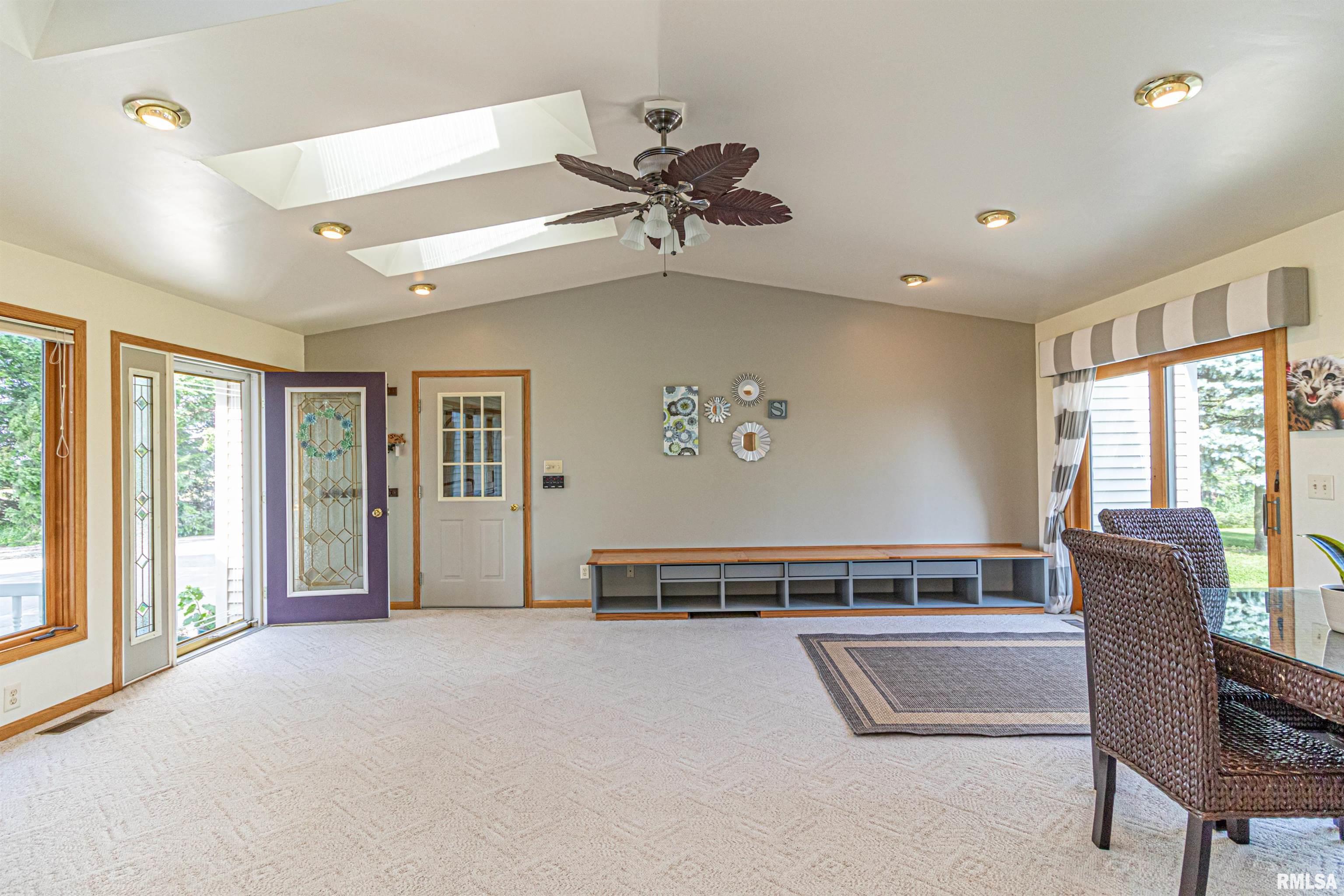 701 East Queenwood Road Morton, IL 61550 - Photo 15 of 57