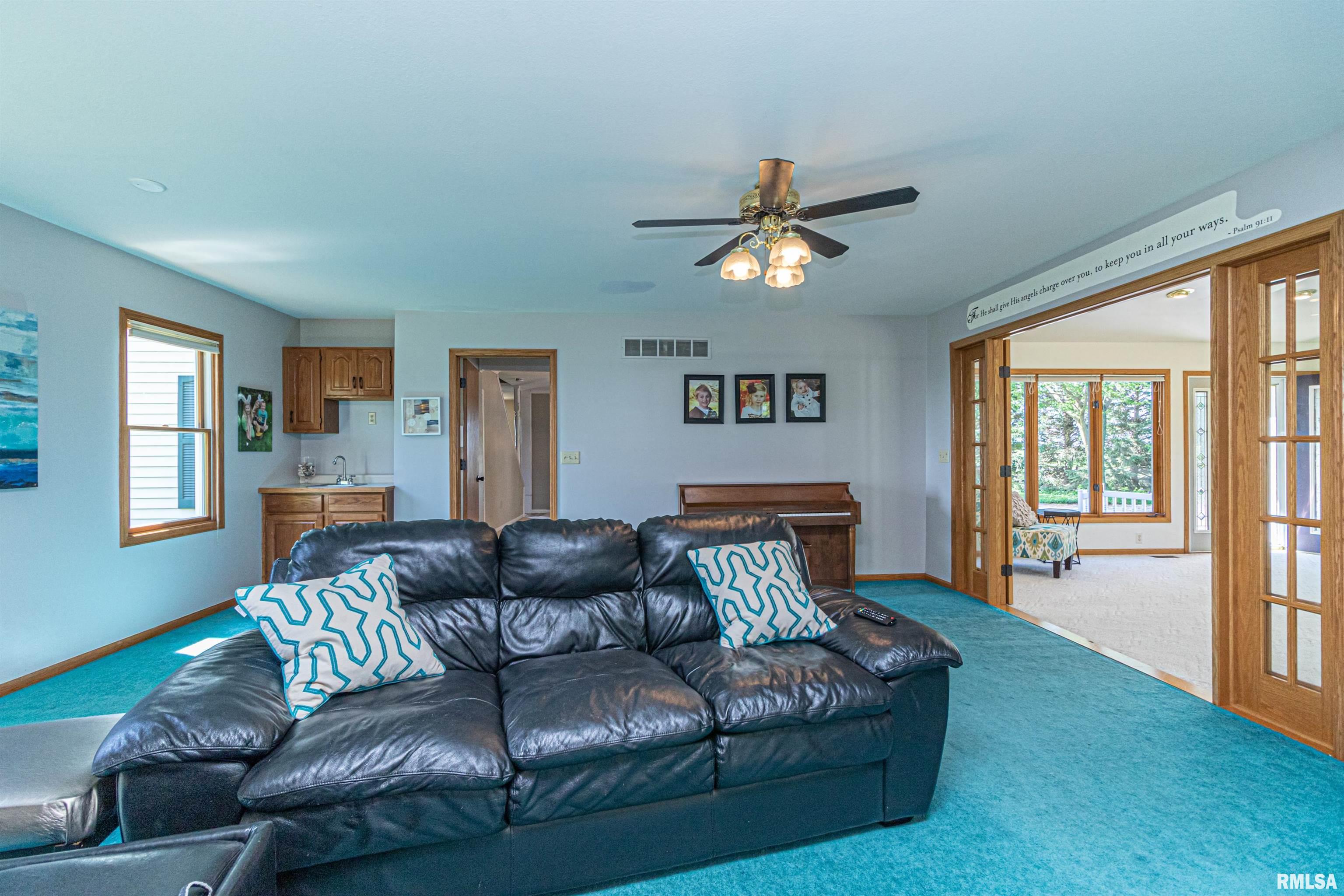 701 East Queenwood Road Morton, IL 61550 - Photo 19 of 57