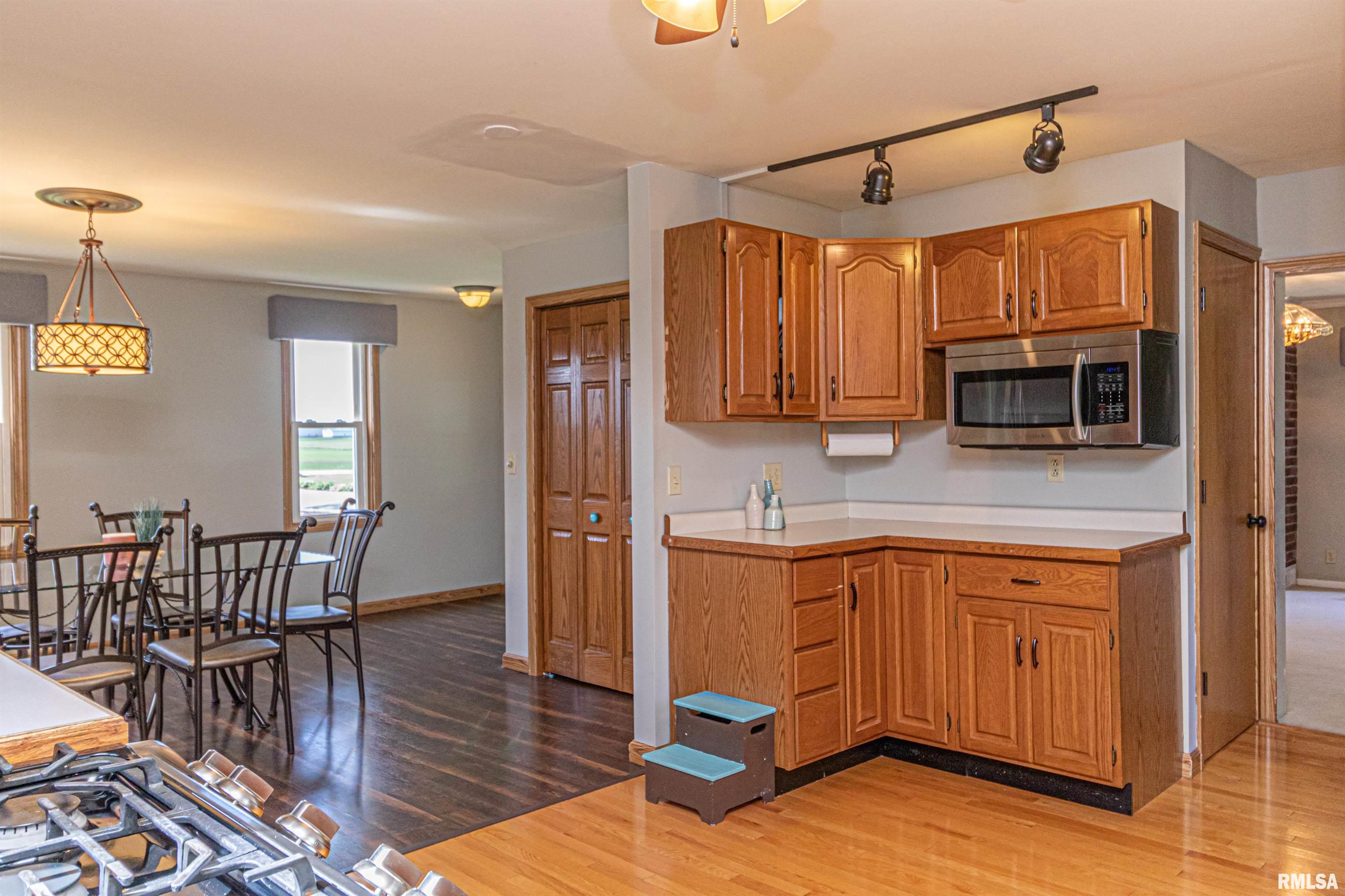 701 East Queenwood Road Morton, IL 61550 - Photo 23 of 57