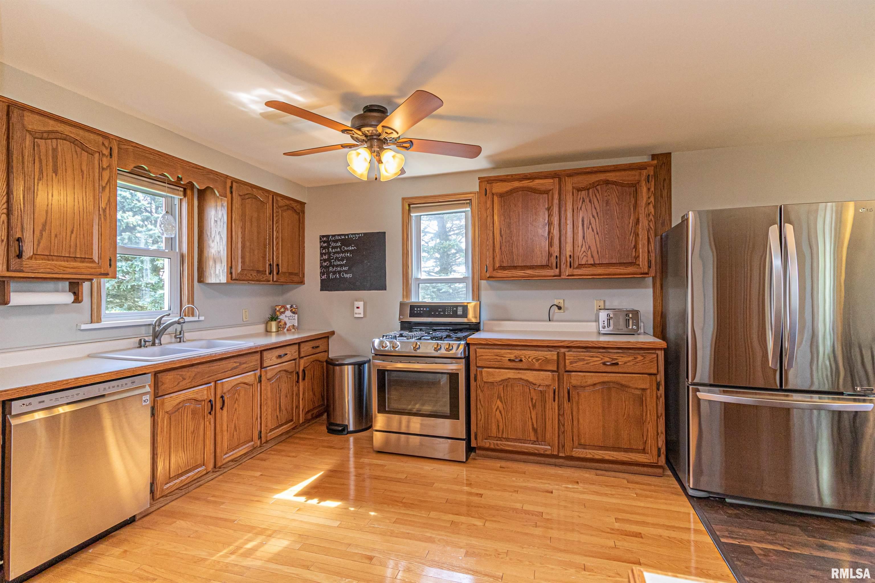 701 East Queenwood Road Morton, IL 61550 - Photo 25 of 57