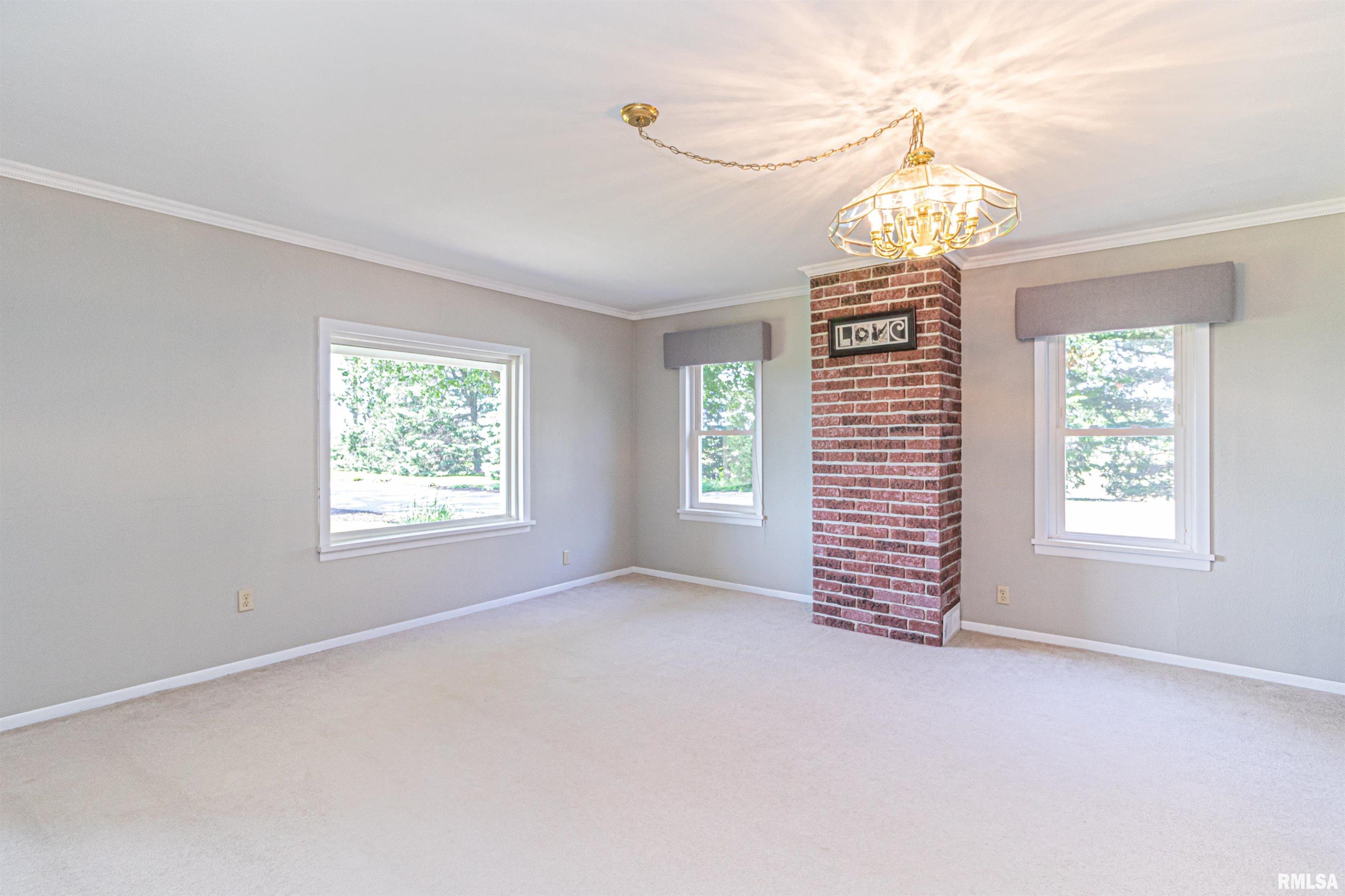 701 East Queenwood Road Morton, IL 61550 - Photo 31 of 57