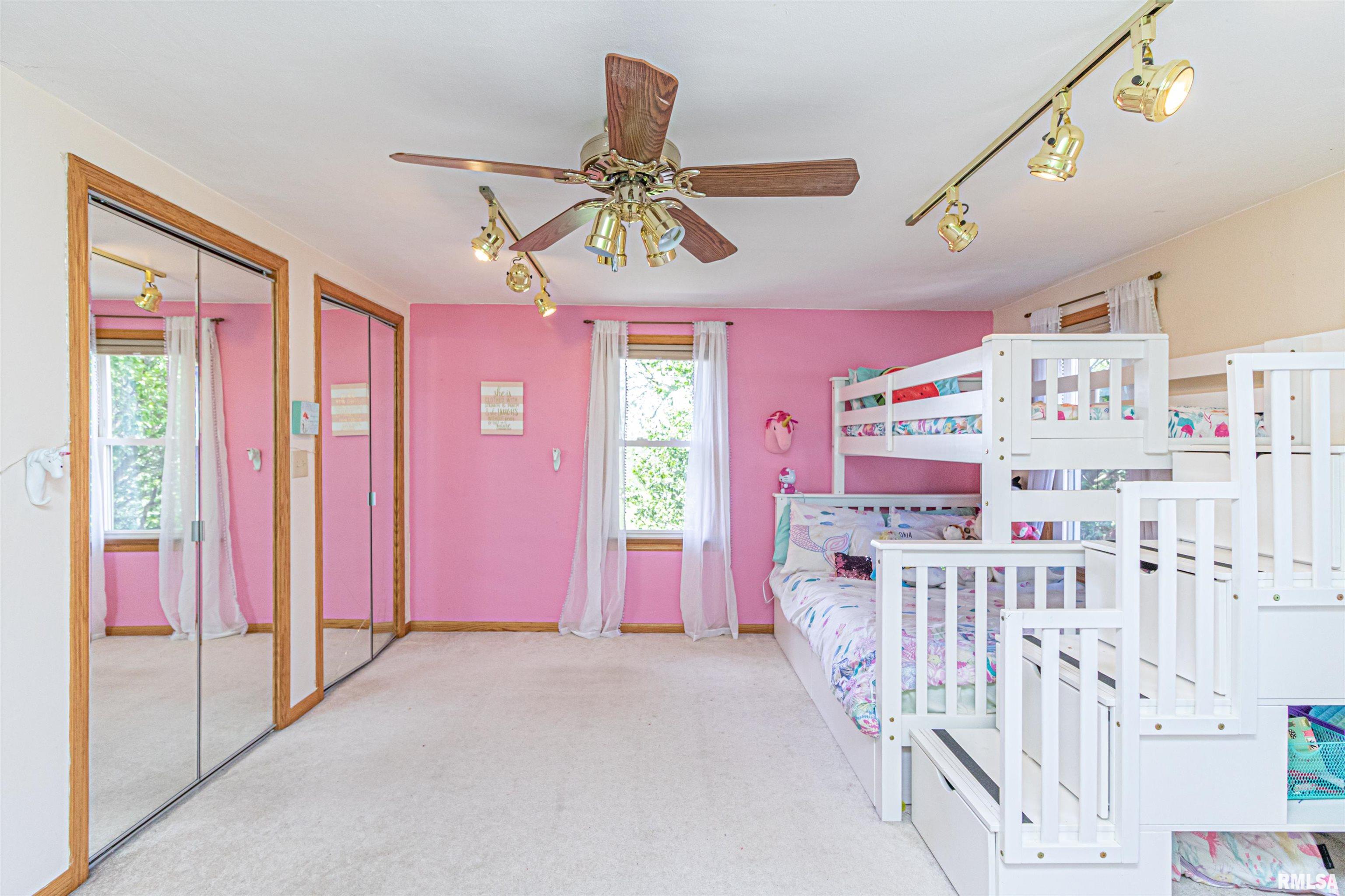 701 East Queenwood Road Morton, IL 61550 - Photo 32 of 57